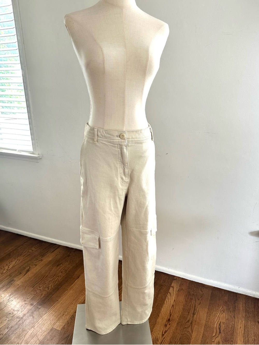 Wilfred Free Aritzia 90s Cream Cargo Pants Utility Wide Leg High Rise NWT 10